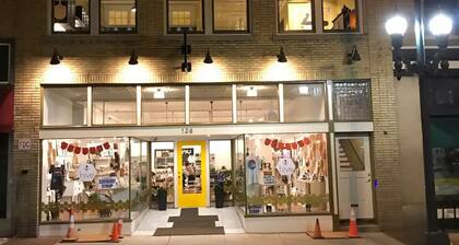 Walkable Downtown Salisbury Fully Furnished Apt.