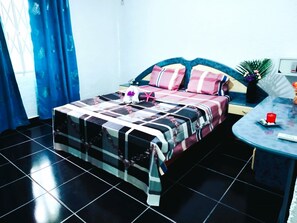 3 Schlafzimmer, Bügeleisen/Bügelbrett, WLAN, Bettwäsche