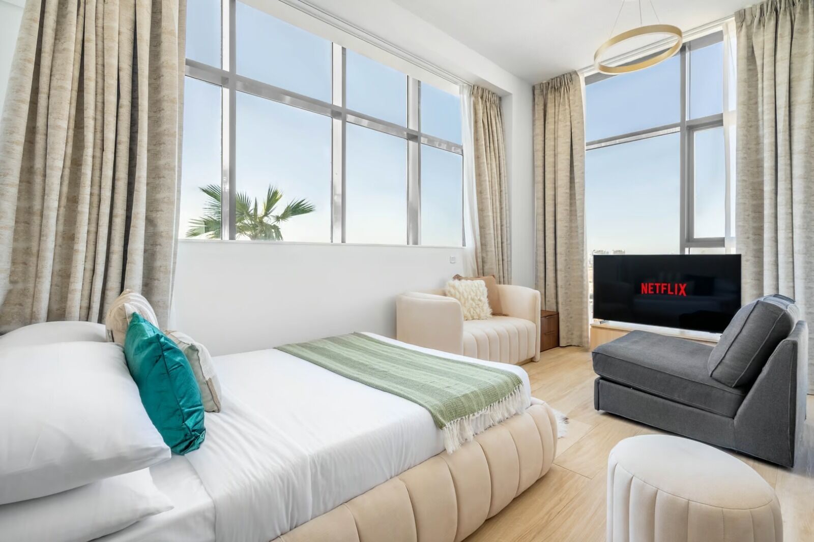 1 chambre, coffres-forts dans les chambres, fer et planche à repasser