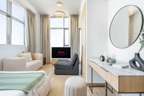 1 bedroom, in-room safe, iron/ironing board, travel cot - Holiday Studio In JVC 2408, Dubai (Dubai)