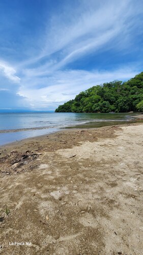 Cozy 2-bedroom house, WiFi, AC in Playa Pajaros, minutes away from MANY beaches!