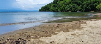 Cozy 2-bedroom house, WiFi, AC in Playa Pajaros, minutes away from MANY beaches!