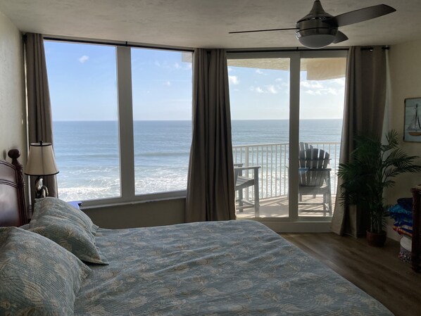 2 slaapkamers, een strijkplank/strijkijzer, reisbedje, gratis wifi