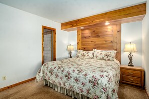 2 makuuhuonetta, silitysrauta/-lauta, ilmainen Wi-Fi, vuodevaatteet