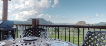 Coyote Ridge - Gorgeous Mountain Views - Walk to Marys Lake - EV #6106