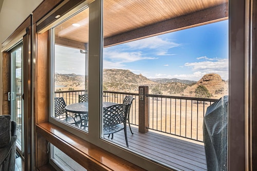 Coyote Ridge - Gorgeous Mountain Views - Walk to Marys Lake - EV #6106