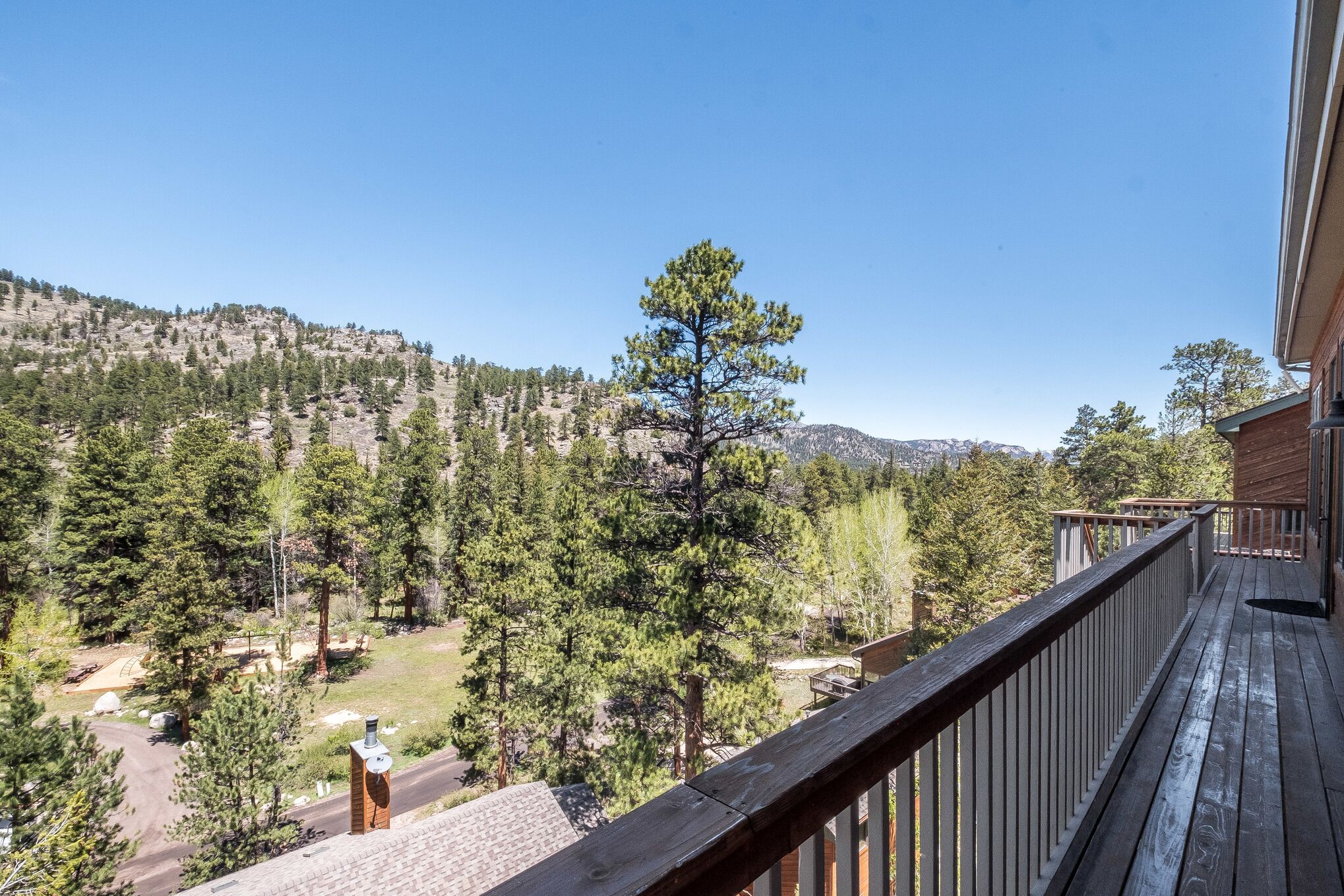 Cascade - Spacious Family Mountain Retreat - Quiet Neighborhood