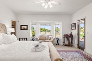 5 bedrooms, desk, iron/ironing board, travel cot