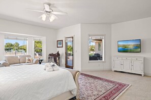 5 bedrooms, desk, iron/ironing board, travel cot