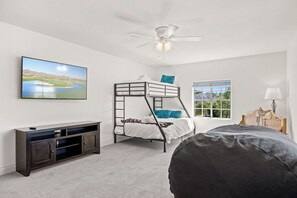 5 室のベッドル�ーム、デスク、アイロン / アイロン台、旅行用ベビーベッド