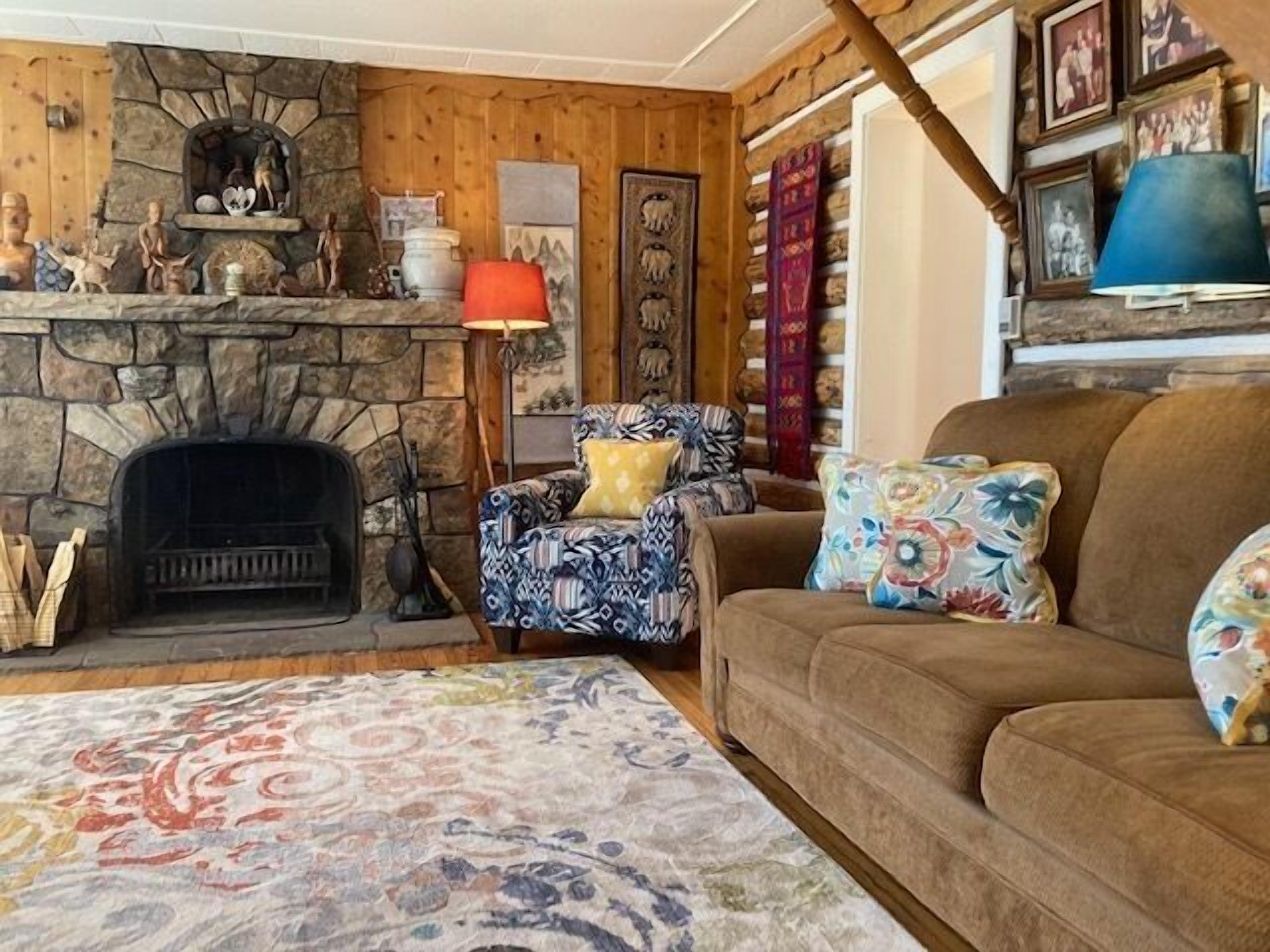 Edelweiss Mountain Haus - Charming Hilltop Cabin - Walk to Downtown Estes Park -- EV #3386