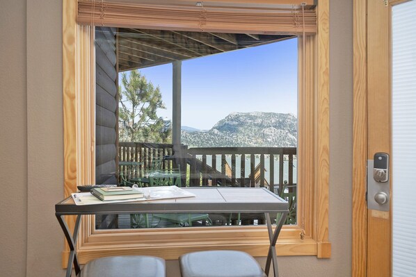 Interior - Horsetooth Peak 26C - 1 Br Condo - Jetted Bathtub - Lake and Mountain Views (Estes Park)