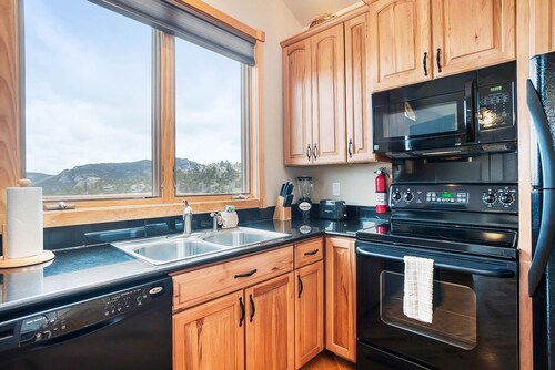 Teepee Mountain 12A - 2 Br Condo with Marys Lake and Mountain Views