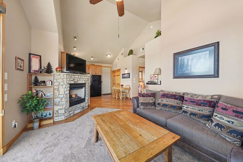 Teepee Mountain 12A - 2 Br Condo with Marys Lake and Mountain Views