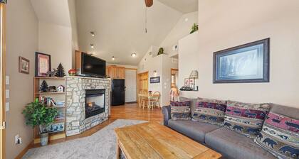 Teepee Mountain 12A - 2 Br Condo with Marys Lake and Mountain Views