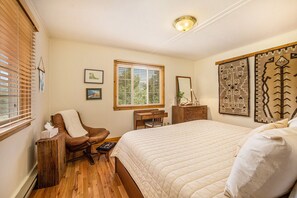 2 bedrooms, iron/ironing board, travel crib, free WiFi