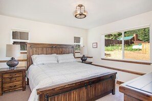3 bedrooms, iron/ironing board, travel crib, free WiFi