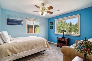 3 bedrooms, desk, iron/ironing board, free WiFi