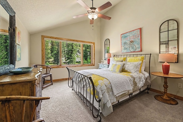3 bedrooms, iron/ironing board, travel crib, WiFi (free)