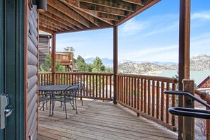 Outdoor dining - Deer Mountain 28B – 1BR/2BA Condo, 2 Fireplaces, Marys Lake & Mountain Views (Estes Park)