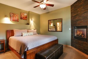 1 bedroom, iron/ironing board, free WiFi, bed sheets - Deer Mountain 28B – 1BR/2BA Condo, 2 Fireplaces, Marys Lake & Mountain Views (Estes Park)