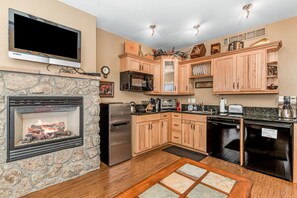 Fridge, microwave, stovetop, dishwasher - Deer Mountain 28B – 1BR/2BA Condo, 2 Fireplaces, Marys Lake & Mountain Views (Estes Park)