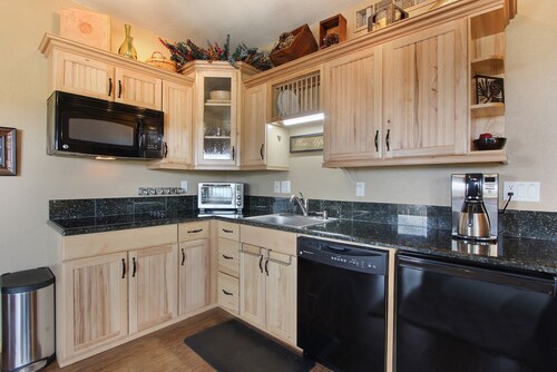 Deer Mountain 28B – 1BR/2BA Condo, 2 Fireplaces, Marys Lake & Mountain Views