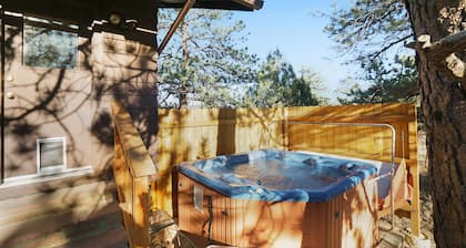 O'Deer Cabin – Pet-Friendly, Walk to Downtown Estes, Private Hot Tub – EV#3241