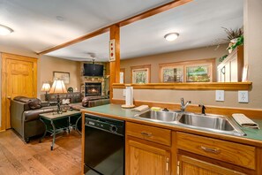 Fridge, microwave, oven, stovetop - Hallett Peak 101 - 2 Br Condo with Fireplace - Lake and Mountain Views (Estes Park)