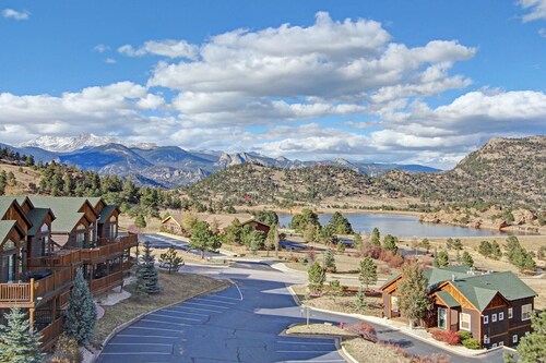 Ptarmigan Mountain 202 - 2 Br Condo with Fireplace - Lake and Mountain Views