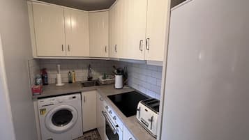 Fridge, oven, toaster, cookware/dishes/utensils