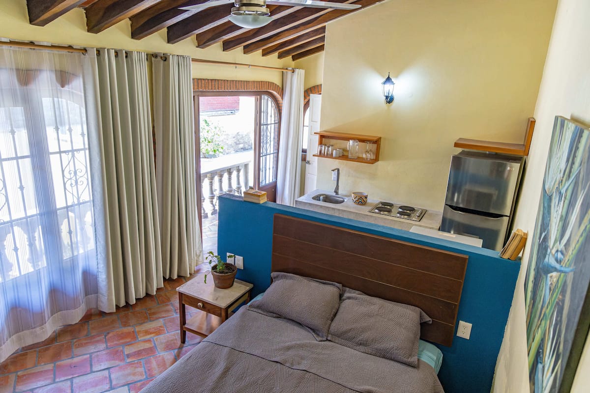 Romantic Studio Suite | Down duvets, in-room safe, individually furnished, desk