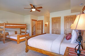 2 bedrooms, desk, iron/ironing board, free WiFi