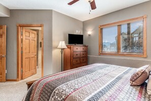2 chambres, fer et planche à repasser, accès au Wi-Fi (inclus)