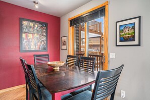 Dining - Nakai Peak 41B - 2 Br Condo - Private Hot Tub - Lake and Mountain Views (Estes Park)