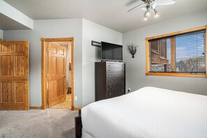 2 bedrooms, iron/ironing board, free WiFi, bed sheets - Nakai Peak 41B - 2 Br Condo - Private Hot Tub - Lake and Mountain Views (Estes Park)