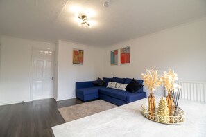Apartamento | Área de estar | TV de tela plana