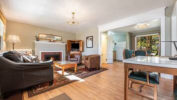 Smart TV, fireplace