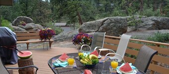 Bear House – Spacious Home with Hot Tub, Near Downtown Estes Park – EV #3073