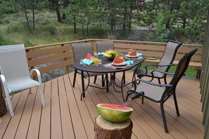 Outdoor dining - Bear House – Spacious Home with Hot Tub, Near Downtown Estes Park – EV #3073 (Estes Park)