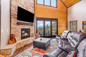 Smart TV, fireplace