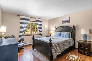 4 bedrooms, desk, iron/ironing board, free WiFi - Heavenly Pines - Gorgeous Vacation Home - Private Hot Tub - 20-NCD0035 (Estes Park)