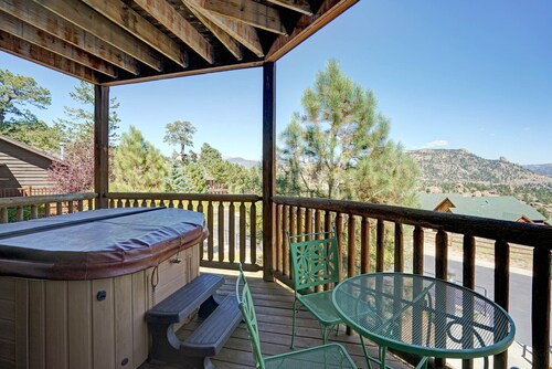 Mount Meeker 26B - Cozy Condo with Private Hot Tub - Mountain and Lake Views