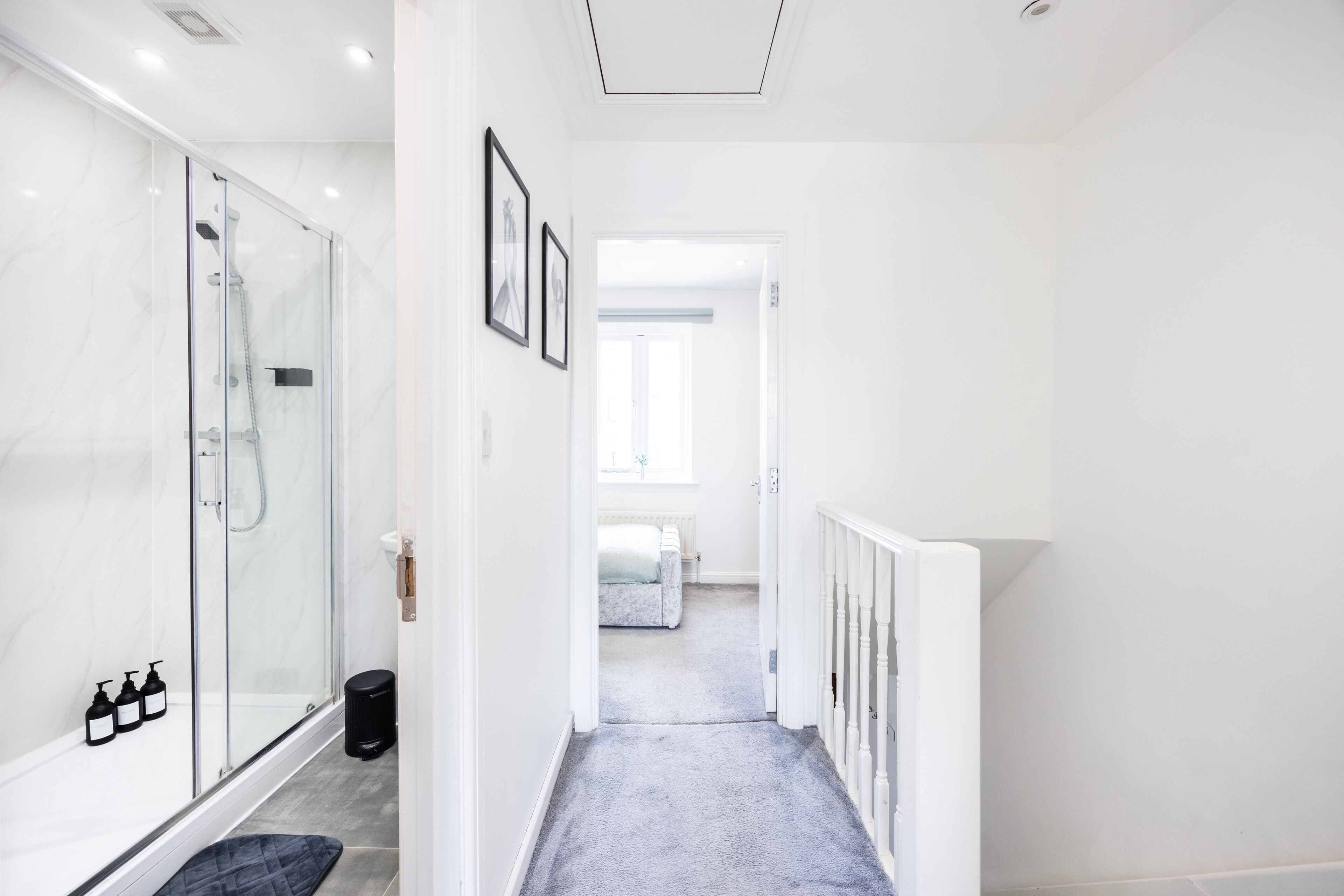 Apartment | Bathroom | Shower, hair dryer, towels