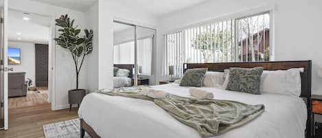 3 bedrooms, desk, iron/ironing board, free WiFi