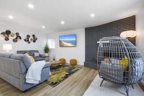 Smart TV y chimenea 
