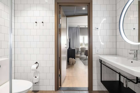Shower, hair dryer, towels, soap. Aiden By Best Western Karlstad Arena