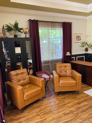 Interior - Sailor's Cove Studio. (St. Augustine)