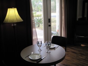 Dining - Sailor's Cove Studio. (St. Augustine)