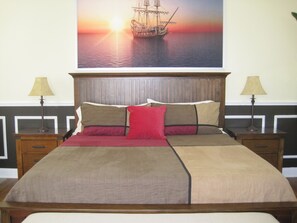 1 bedroom, desk, iron/ironing board, free WiFi - Sailor's Cove Studio. (St. Augustine)